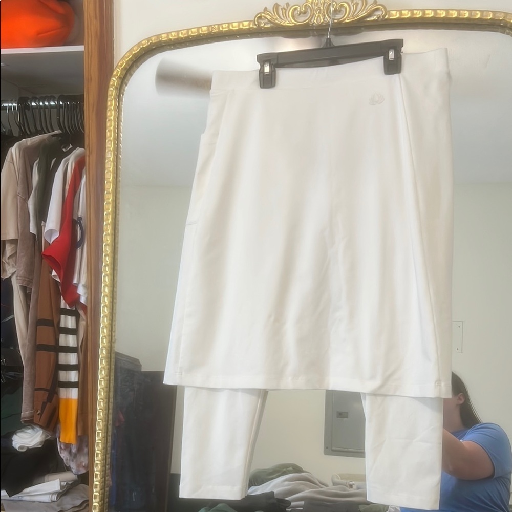 Elegant White Skirt with Leggings